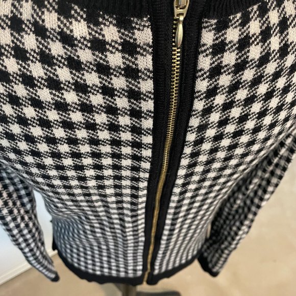 Sassy Black and White Sweater - Picture 4 of 6